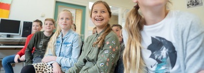 'Naast de verbreding is er meer Bijbelse verdieping en duiding aangebracht die past bij het profiel van onze scholen. Daar ben ik blij mee. Reden te meer om er binnen onze schoolvereniging voor te pleiten om de versie van 2025 in te voeren op onze scholen. Nascholing is daarbij van groot belang.'
